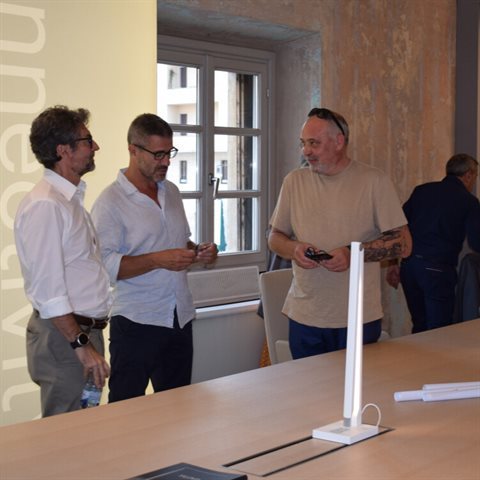 30d0a06e-7e8c-41f0-8e30-1c1bda044b1f(2)