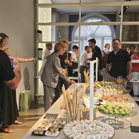 8646f943-5bc7-4424-9586-03d8fe93fceb(0)