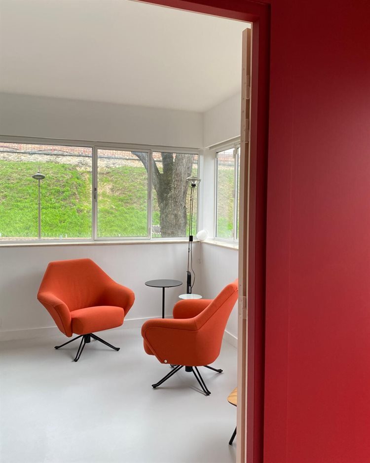 8ba7a398-6cd0-425d-81a6-fdeb50235ff8