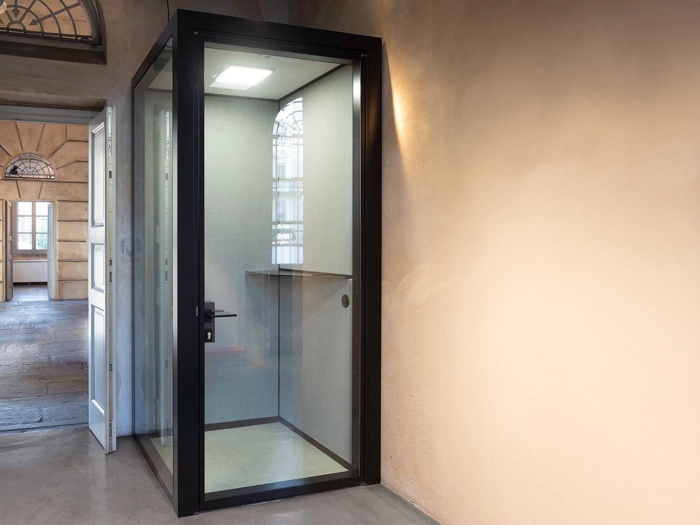 TClub_PIANO_TERRA_PHONEBOOTH